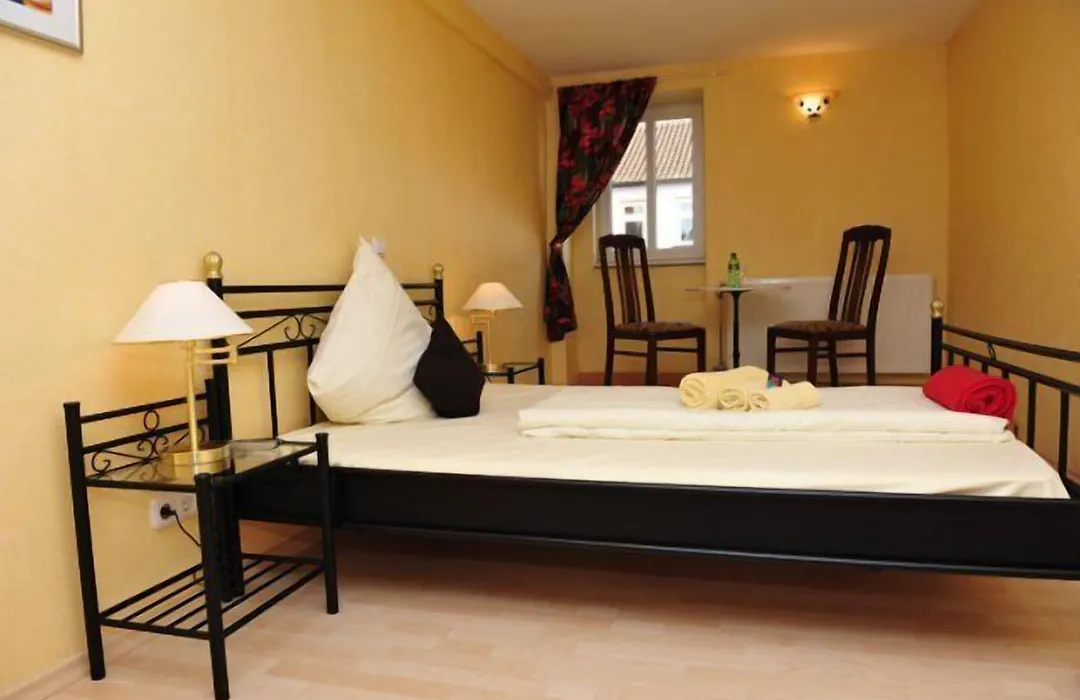 Hotel Hirsch Garni-1